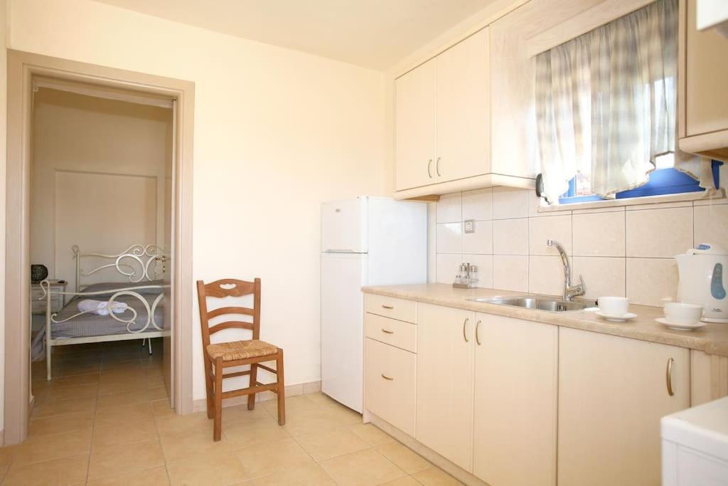 On The Beach Apartments Khóra Sfakíon Exterior foto